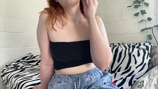 Snapshot of Amber__Fox chatting on June 22, 1:08 pm Amber Fox online show from June 22, 1:08 pm