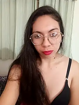 Snapshot of Mia_essence chatting on May 9, 11:21 pm Mia essence online show from May 9, 11:21 pm