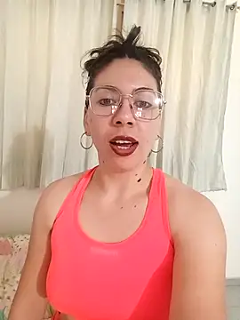 Snapshot of Mia_essence chatting on May 11, 2:12 pm Mia essence online show from May 11, 2:12 pm