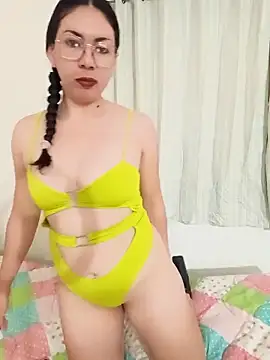 Snapshot of Mia_essence chatting on May 29, 2:48 pm Mia essence online show from May 29, 2:48 pm