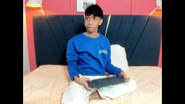 ero boy40 online show from June 11, 3:59 am