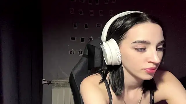 Snapshot of NightFoxxx chatting on June 5, 1:39 pm NightFoxxx online show from June 5, 1:39 pm