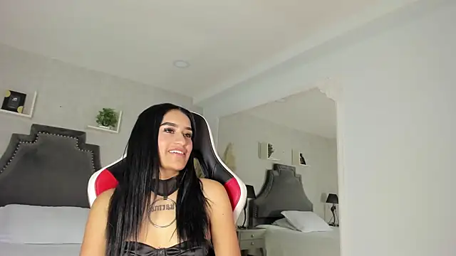 Snapshot of KourtneyAndrews chatting on June 24, 10:20 pm KourtneyAndrews online show from June 24, 10:20 pm