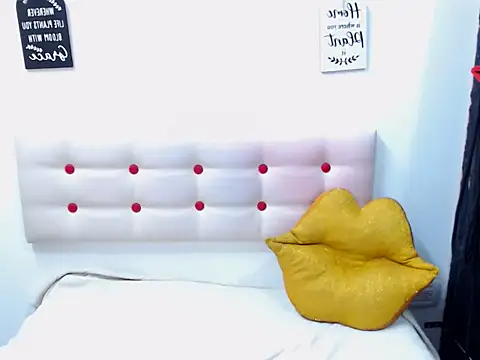 whitneynaugthyxxxx online show from June 20, 10:01 pm