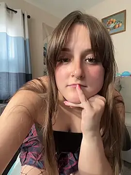 Snapshot of Hazel_Haze chatting on May 29, 11:03 pm Hazel Haze online show from May 29, 11:03 pm
