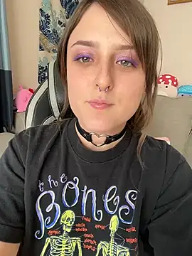 Snapshot of Hazel_Haze chatting on June 23, 10:08 pm Hazel Haze online show from June 23, 10:08 pm