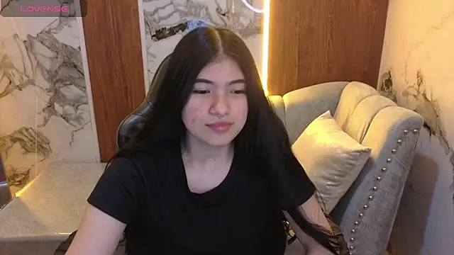 Snapshot of alesia_v_v chatting on August 6, 3:19 am alesia v v online show from August 6, 3:19 am