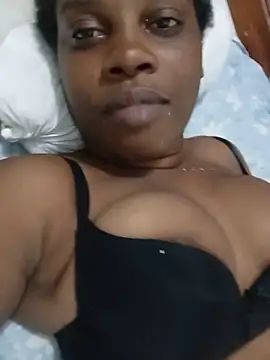 Snapshot of momspretty chatting on May 13, 4:32 am momspretty online show from May 13, 4:32 am