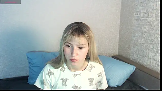 Snapshot of polly_holyy chatting on May 18, 1:02 am polly holyy online show from May 18, 1:02 am