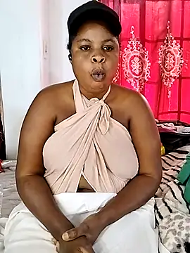 Snapshot of JuicyHoney_01 chatting on July 25, 6:55 am JuicyHoney 01 online show from July 25, 6:55 am