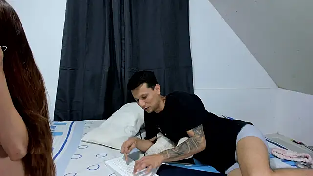 Snapshot of HannaSexMatheuw chatting on July 14, 12:02 am HannaSexMatheuw online show from July 14, 12:02 am