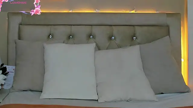 EmilyWinter  online show from June 3, 11:57 am