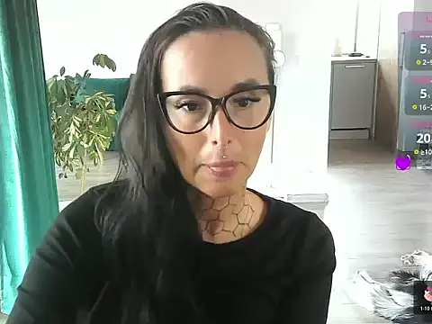 tattooedKika online show from May 11, 7:25 am