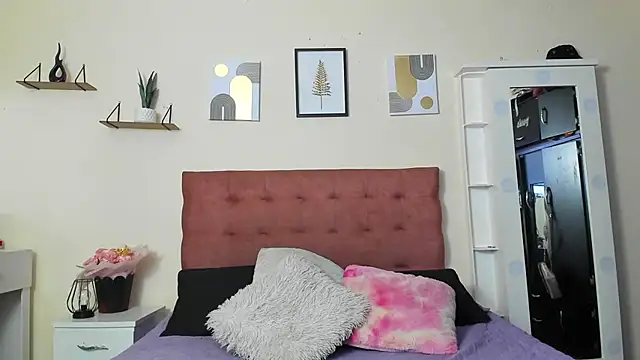 Natalia Dahlia online show from August 1, 9:57 pm