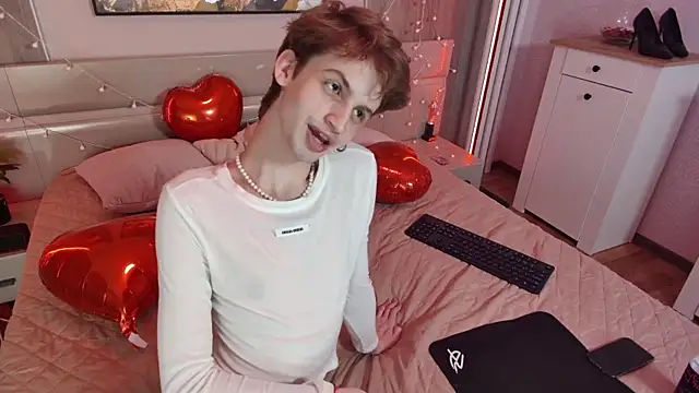 Bimbo boy  online show from June 5, 4:56 pm