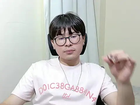 Snapshot of kuromi_boy chatting on June 24, 3:05 am kuromi boy online show from June 24, 3:05 am