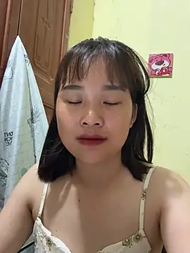 Snapshot of Lili_019 chatting on May 11, 2:56 pm Lili 019 online show from May 11, 2:56 pm