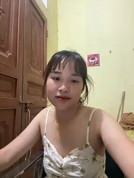 Snapshot of Lili_019 chatting on May 13, 2:47 pm Lili 019 online show from May 13, 2:47 pm
