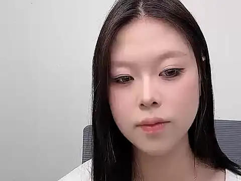 Snapshot of Louise59_ chatting on May 19, 4:30 am Louise59 online show from May 19, 4:30 am