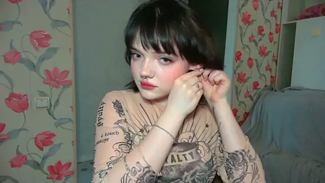 Snapshot of DarkxFoxy chatting on June 8, 3:23 pm DarkxFoxy online show from June 8, 3:23 pm
