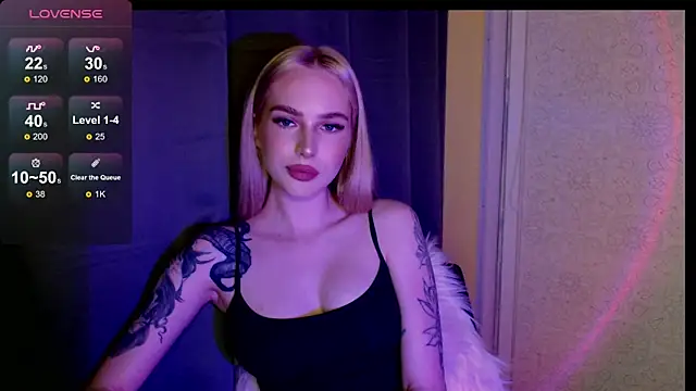 Snapshot of MichelleVelour chatting on June 6, 5:17 pm MichelleVelour online show from June 6, 5:17 pm