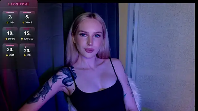 Snapshot of MichelleVelour chatting on June 28, 5:52 pm MichelleVelour online show from June 28, 5:52 pm