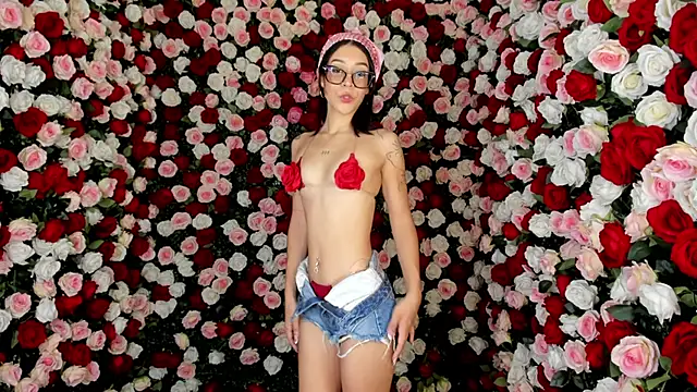 Snapshot of Ellie_Apex chatting on June 29, 8:20 pm Ellie Apex online show from June 29, 8:20 pm