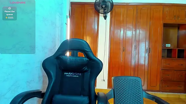Soffy and Emily online show from May 21, 12:23 pm