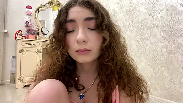 Rosie Sweety online show from June 5, 7:30 pm