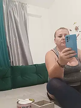 Snapshot of JuliaBestX chatting on July 2, 9:32 pm JuliaBestX online show from July 2, 9:32 pm