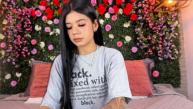Snapshot of ViolettGracee chatting on June 25, 5:50 pm ViolettGracee online show from June 25, 5:50 pm