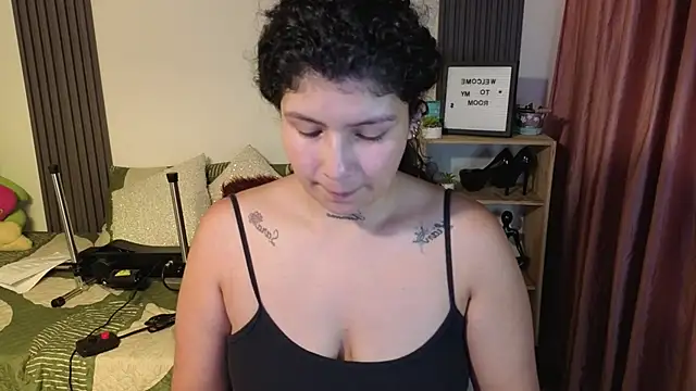 Snapshot of LadyVelvett chatting on May 14, 10:44 am LadyVelvett online show from May 14, 10:44 am