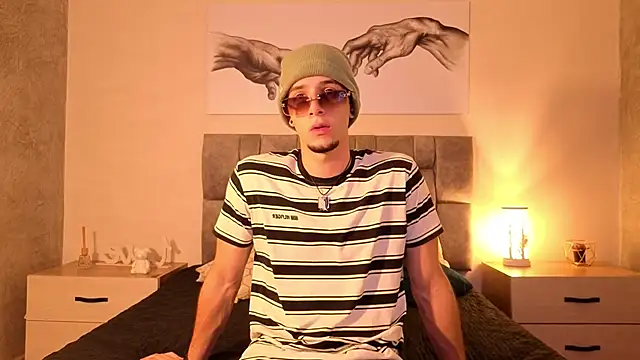 Snapshot of isaacblaze_ chatting on May 20, 3:45 am isaacblaze online show from May 20, 3:45 am
