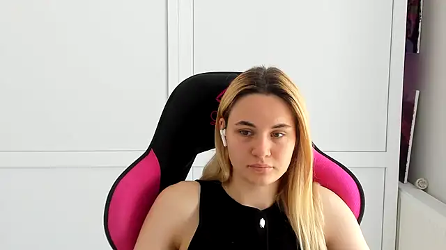 Emma starrs  online show from June 11, 12:36 pm