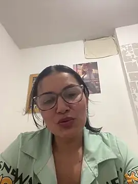 Snapshot of Casandra_inthemorning chatting on May 18, 1:24 am Casandra inthemorning online show from May 18, 1:24 am