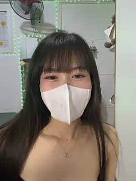 Snapshot of Lov3lily chatting on June 22, 3:53 pm Lov3lily online show from June 22, 3:53 pm