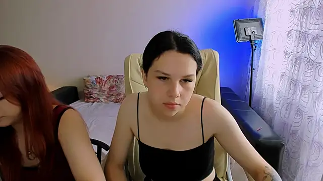 Snapshot of Adelina_xxx chatting on June 18, 10:41 am Adelina xxx online show from June 18, 10:41 am