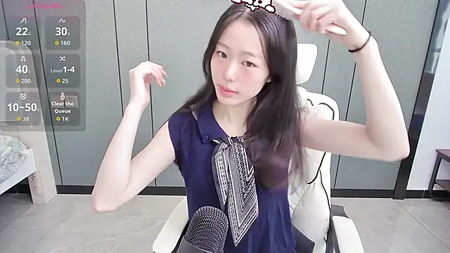 Snapshot of Lucky__cat chatting on May 11, 5:24 am Lucky cat online show from May 11, 5:24 am