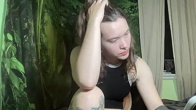 Snapshot of mo0ngoddess chatting on January 18, 5:44 am mo0ngoddess online show from January 18, 5:44 am