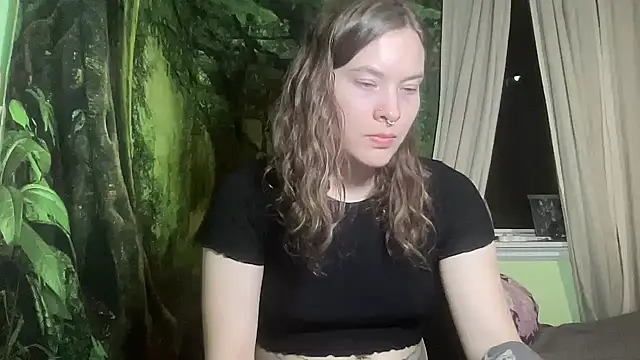 Snapshot of mo0ngoddess chatting on February 15, 4:20 am mo0ngoddess online show from February 15, 4:20 am