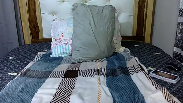 creamyamber online show from December 19, 2:40 am