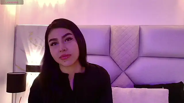 Helena Whaite online show from July 1, 2:02 am