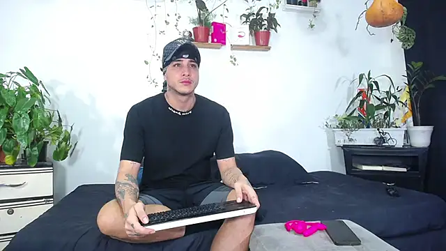 Snapshot of Adam_Borsalino chatting on June 30, 12:11 am Adam Borsalino online show from June 30, 12:11 am