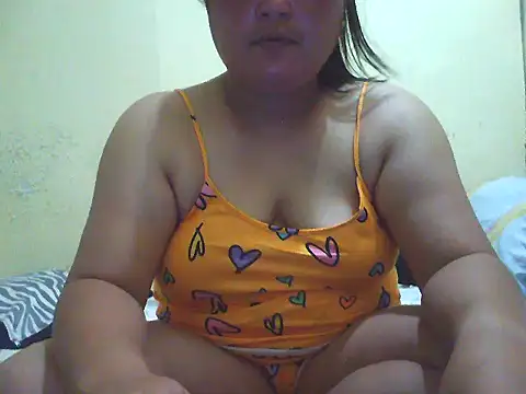 Snapshot of xsweetlover69x chatting on May 31, 8:43 am xsweetlover69x online show from May 31, 8:43 am