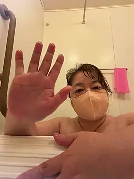 Snapshot of koharu1212 chatting on July 5, 1:51 pm koharu1212 online show from July 5, 1:51 pm