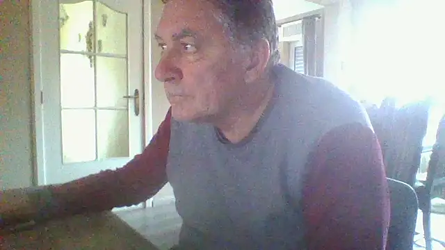 Snapshot of edje59a chatting on February 25, 3:16 pm edje59a online show from February 25, 3:16 pm