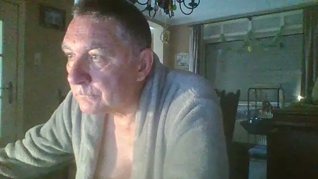 Snapshot of edje59a chatting on March 14, 7:26 am edje59a online show from March 14, 7:26 am