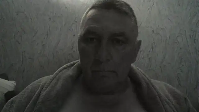 Snapshot of edje59a chatting on October 4, 12:30 am edje59a online show from October 4, 12:30 am