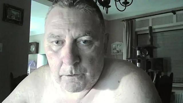 Snapshot of edje59a chatting on October 7, 6:43 am edje59a online show from October 7, 6:43 am