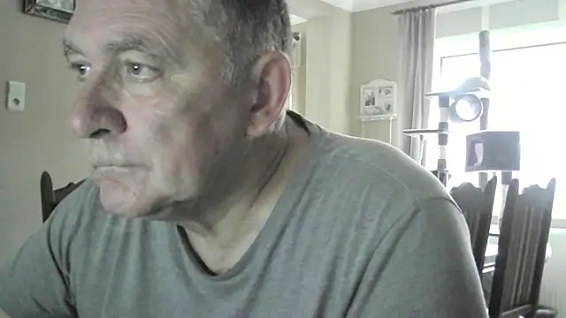 Snapshot of edje59a chatting on October 10, 7:29 am edje59a online show from October 10, 7:29 am